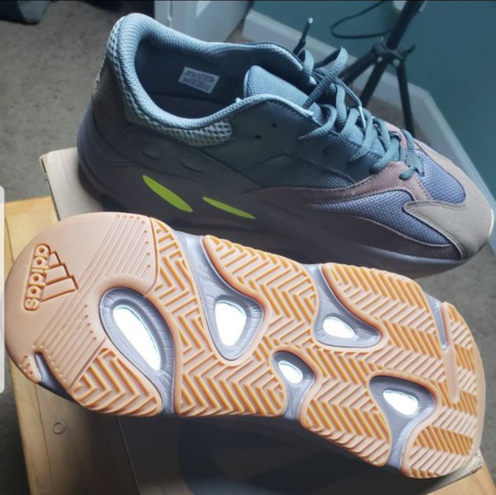 Yeezy boost 700